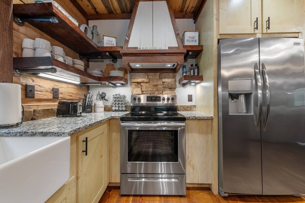 Fully Stocked Kitchen
