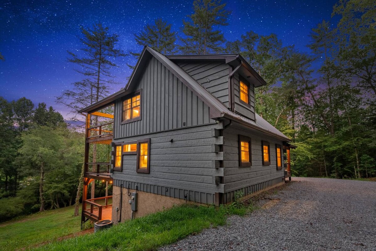 Spacious driveway. Ample room for parking!